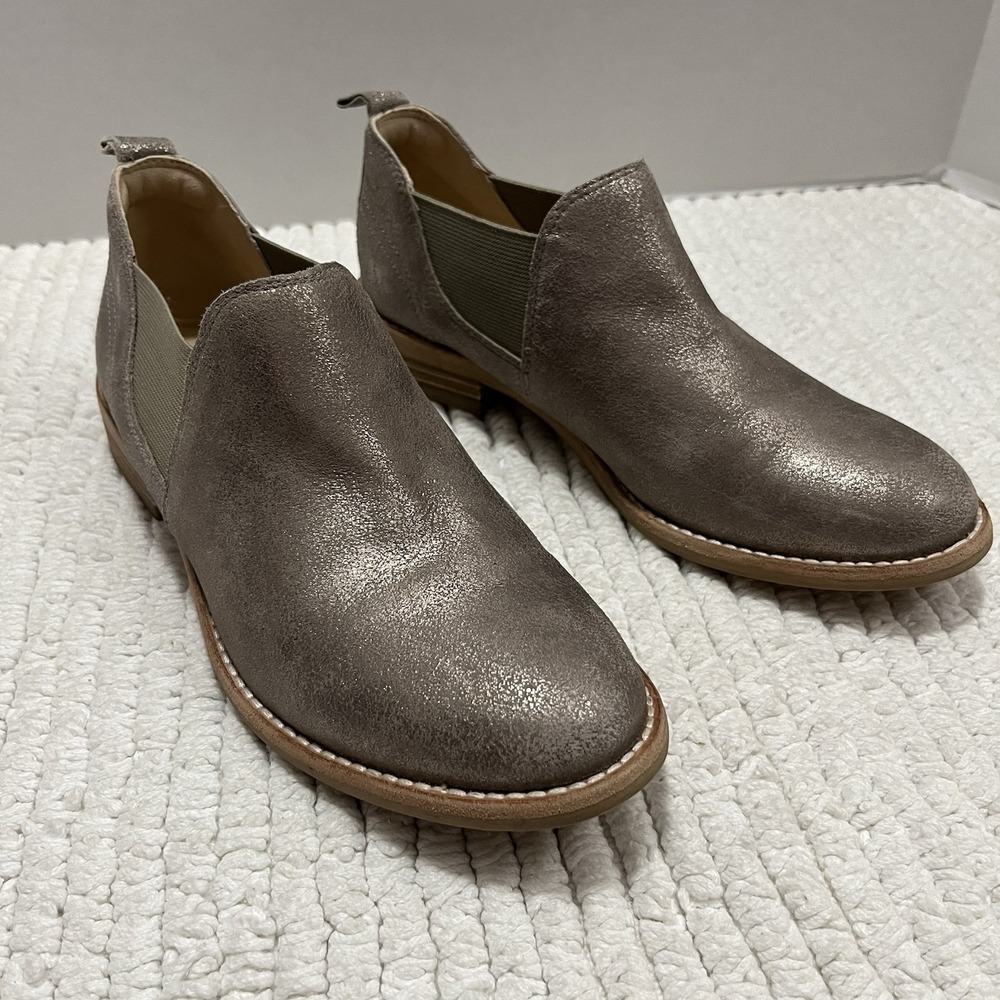 Clarks Artisan Edenvale Metallic Pewter Suede Low Top Booties‎ Size 7 Womens